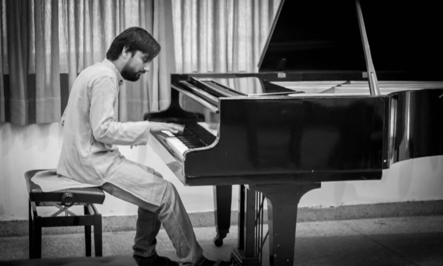manish-piano-1024x682